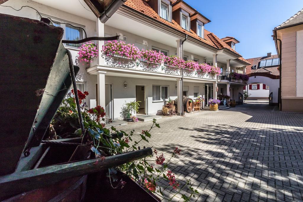 Hotel Lowen Garni Oberrimsingen Exterior photo